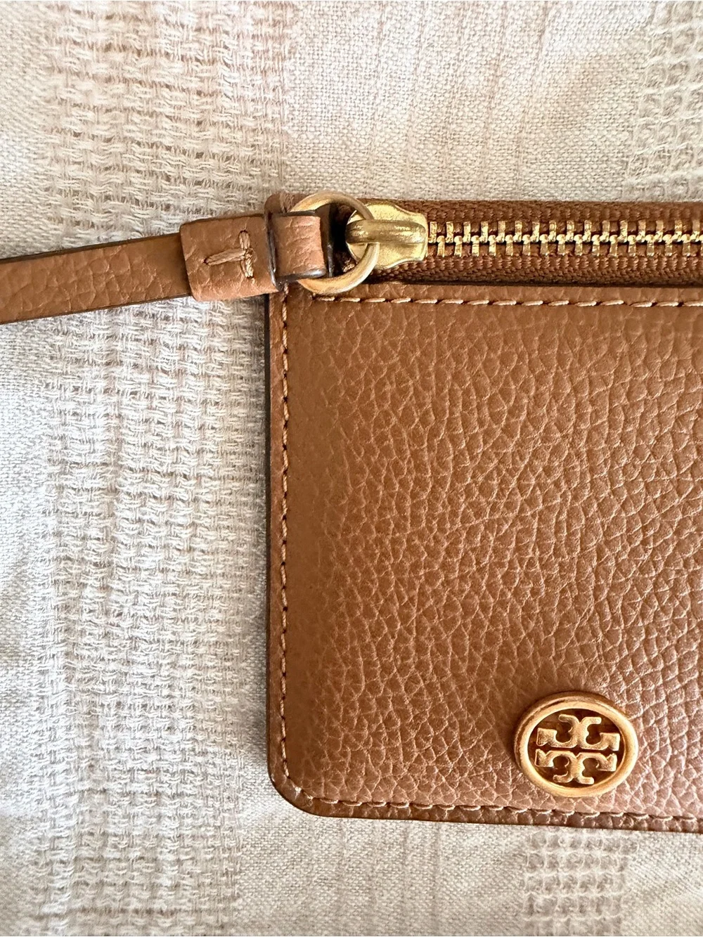 Tory Burch Walker Leather Top Zip Card Case Wallet in Umber brown